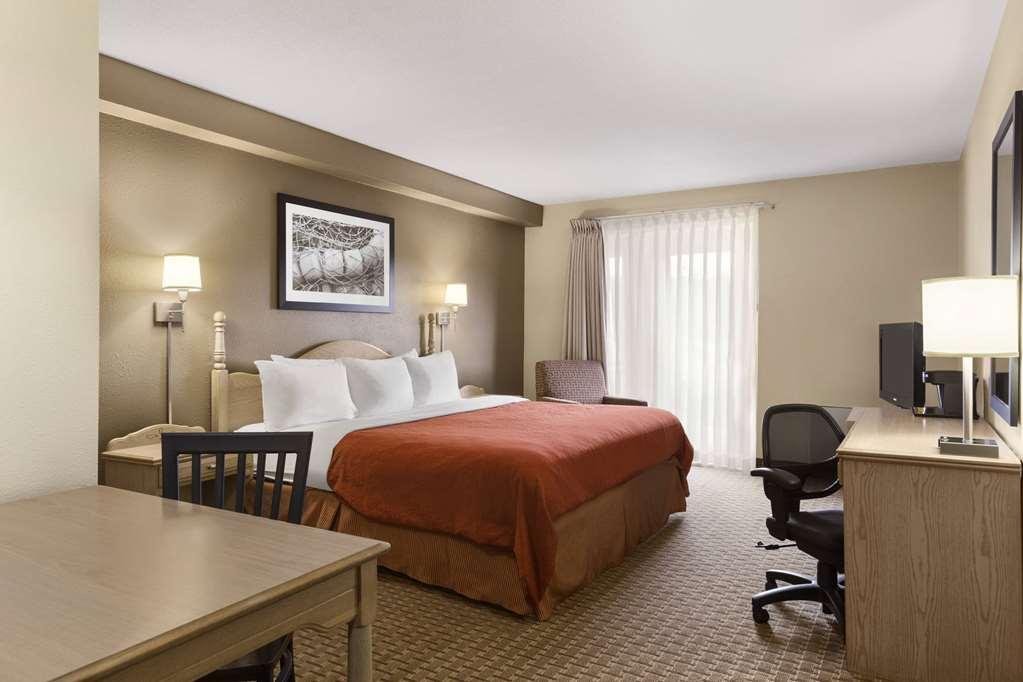 Travelodge Suites By Wyndham Saint-Jean Chambre photo