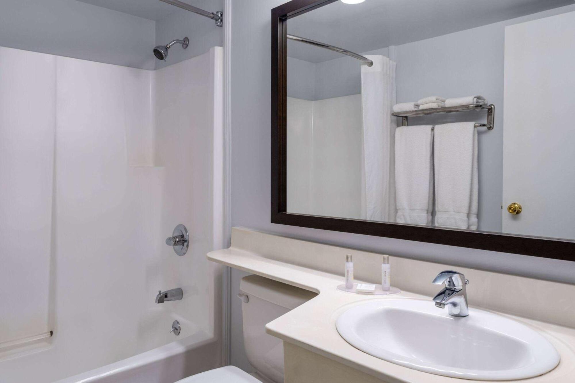 Travelodge Suites By Wyndham Saint-Jean Extérieur photo