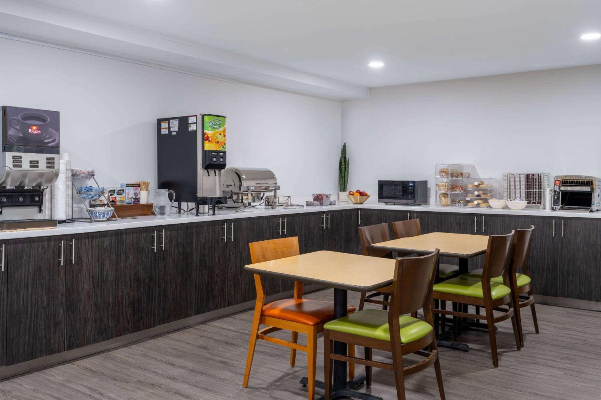 Travelodge Suites By Wyndham Saint-Jean Extérieur photo
