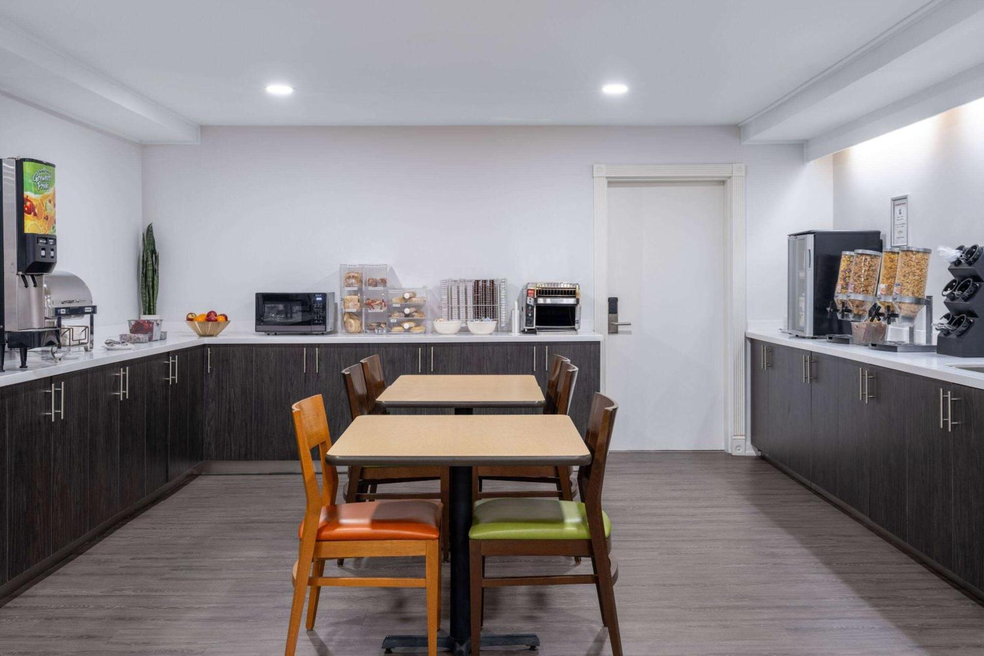 Travelodge Suites By Wyndham Saint-Jean Extérieur photo