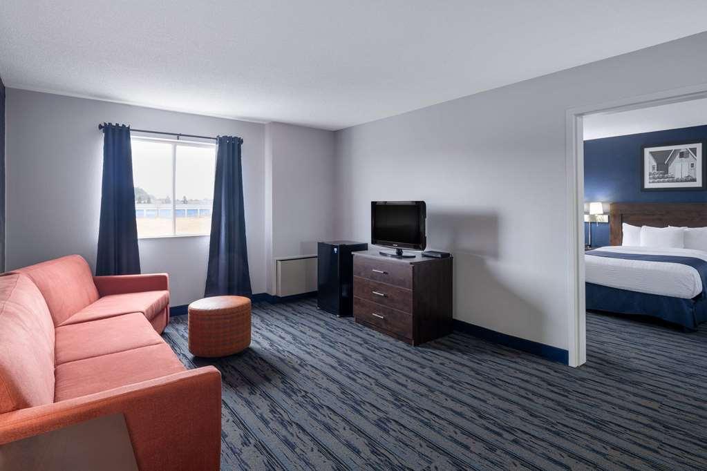 Travelodge Suites By Wyndham Saint-Jean Chambre photo